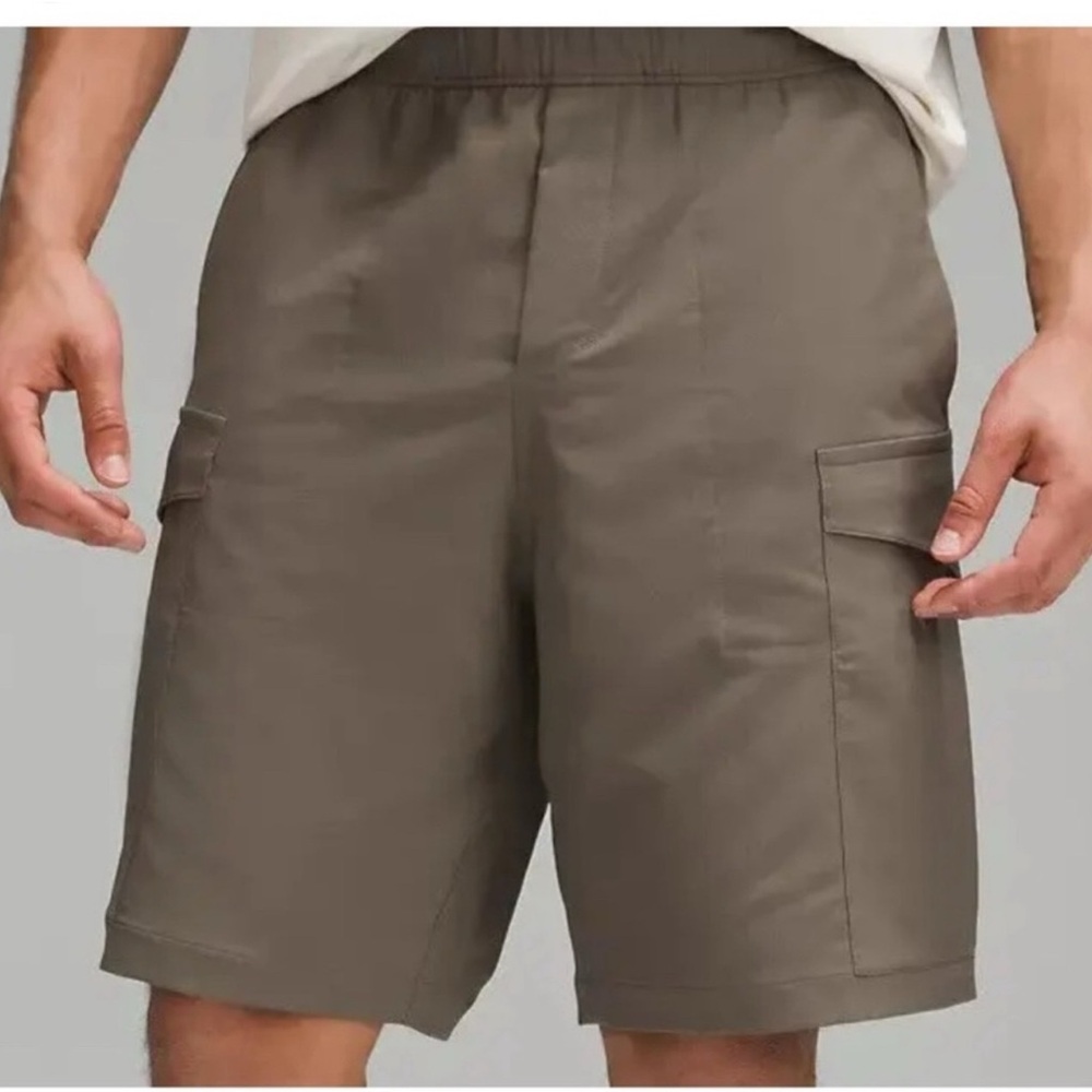 Lululemon Utilitarian Cargo Short 9"